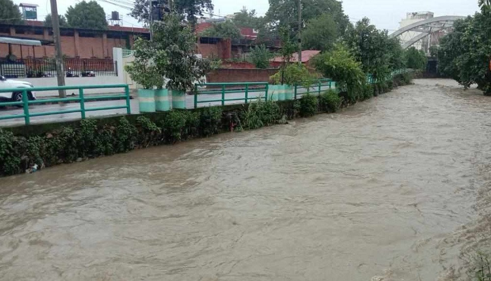 अविरल वर्षाले जनजीवन प्रभावित