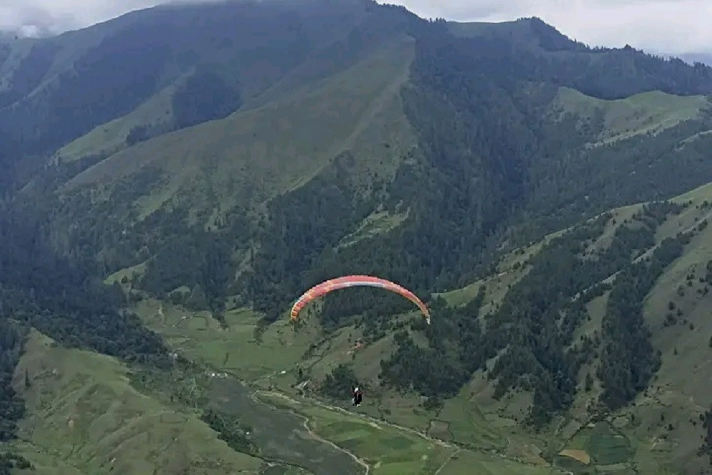 पर्यटन प्रवर्द्धन गर्न जुम्लाको गुठीचौरमा प्याराग्लाइडिङ महोत्सव हुँदै