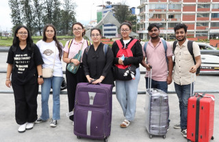 बंगलादेशबाट फर्किए नेपाली विद्यार्थी