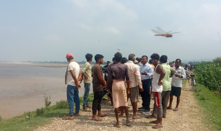 बस्तीमा बाढी पस्ने डरले निदाउन सक्दैनन् नरैनापुर र सोनारीवासी