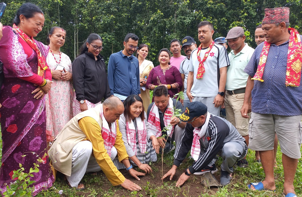 ‘वन्यजन्तुलाई वनभित्रै आहारा व्यवस्थापन गर्न फलफूल जंगल’