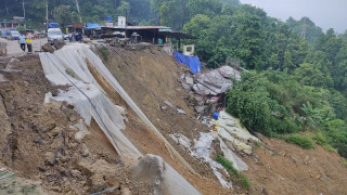 दाउन्नेमा सडक भासिएपछि यातायात सञ्चालनमा रोक, वैकल्पिक मार्ग प्रयोग गर्न अनुरोध