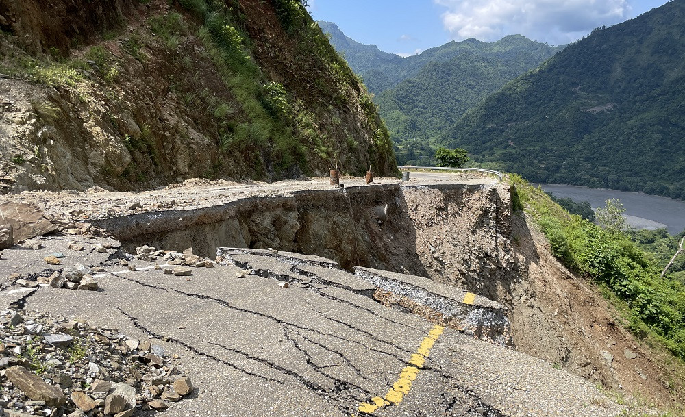 कालीगण्डकी करिडोर र डुम्रे-बेँसीसहर सडक अवरुद्ध