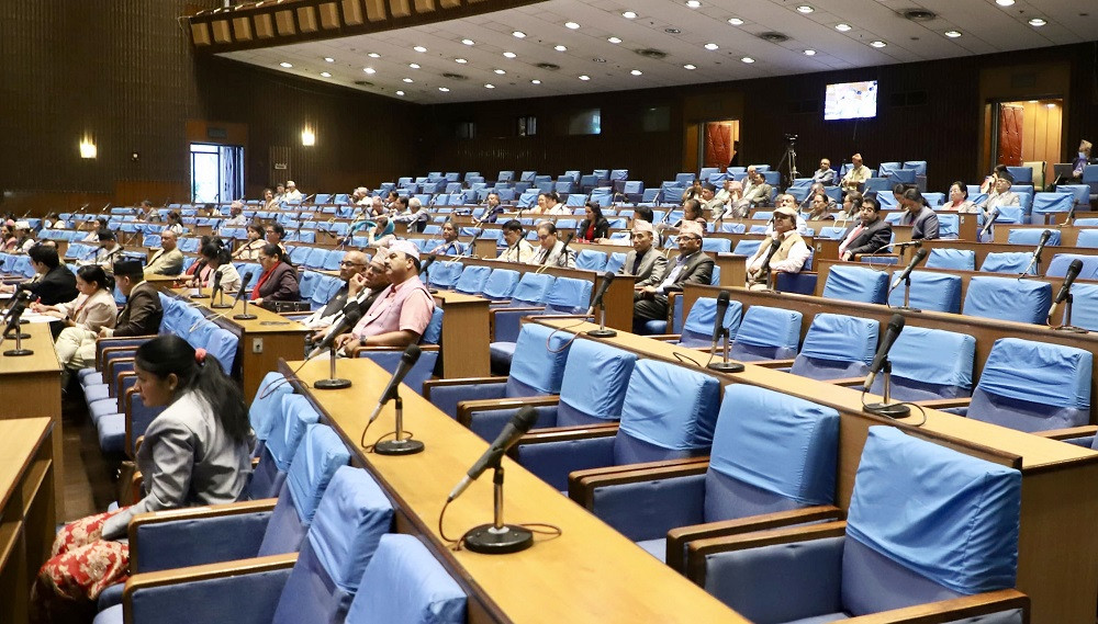 प्रतिनिधिसभामा सहकारी संस्था बचत रकम दुरुपयोग सम्बन्धमा गठित छानबिन समितिको प्रतिवेदन पेस हुँदै