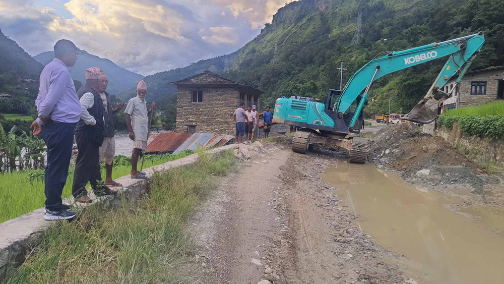 ठेकेदारको लापरबाहीले अलपत्र बनेको कालीगण्डकी करिडोरअन्तर्गत मालढुंगा-बेनी खण्ड मर्मत सुरु