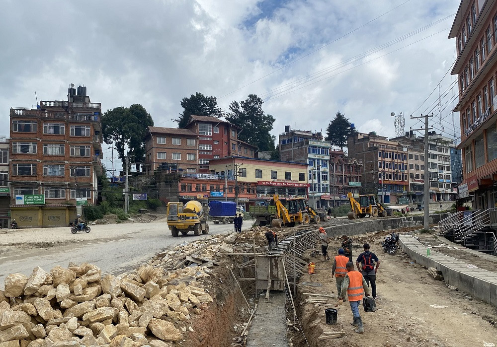 अरनिको राजमार्ग विस्तार : जग्गा अधिग्रहण र सम्पदा व्यवस्थापनमा समस्या हुँदा सुस्तायो काम