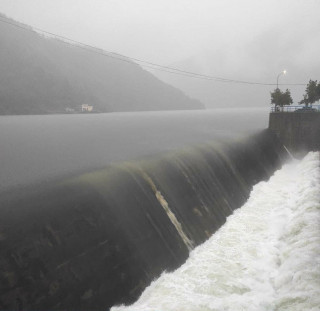 भारी वर्षाका कारण ३१ वर्षपछि खोलियो कुलेखानी ड्यामको ढोका