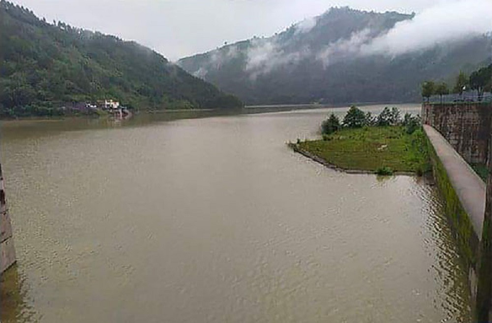 कुलेखानी जलाशय भरिँदा मकवानपुरको सिस्नेरीमा बाढीले ३० घर बगायो, खानीखेतका २८ घर डुबानमा