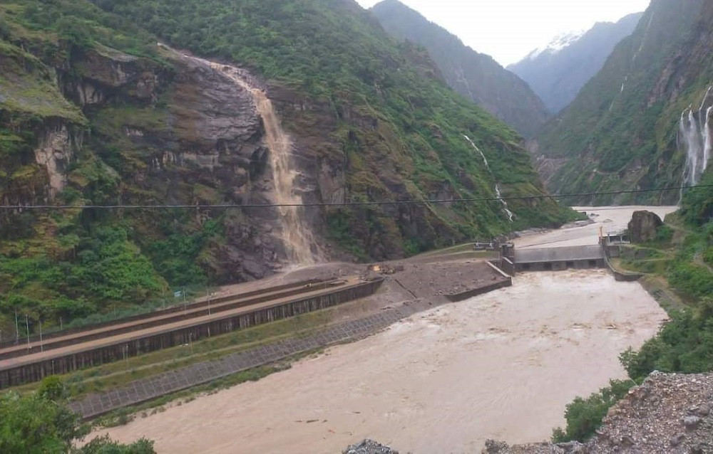 जलविद्युत आयाेजनामा क्षति भएपछि ऊर्जा संकट, निर्यात राेक्ने तयारी