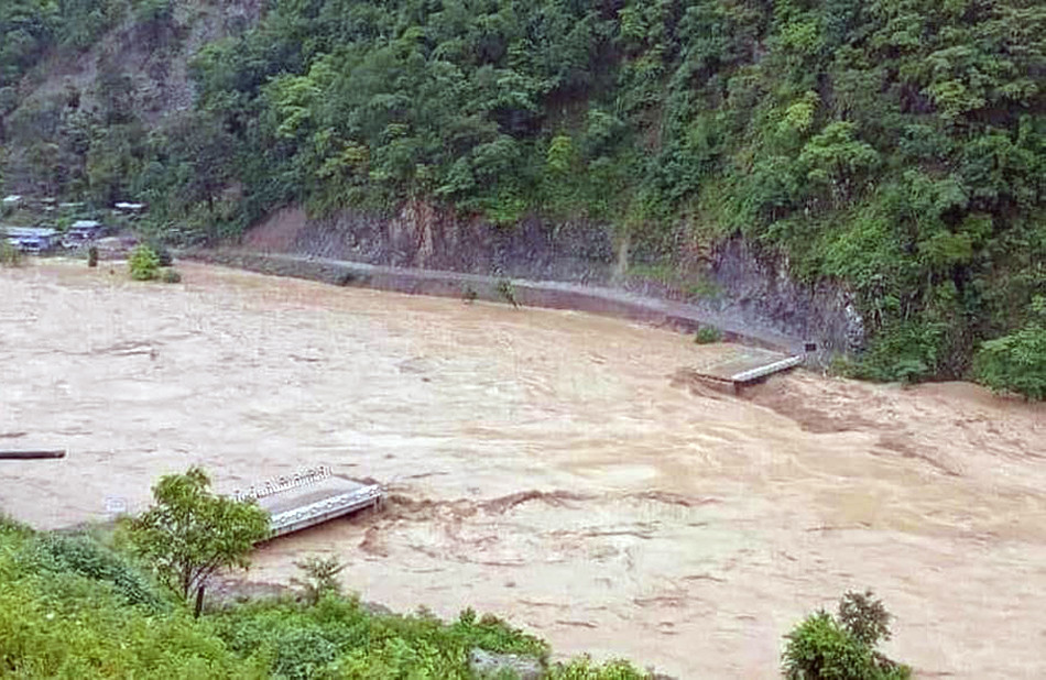 बाढी र पहिरोले सडक र पुलतर्फ २ अर्ब ५२ करोडको क्षति, २१ किलोमिटर सडक क्षतविक्षत