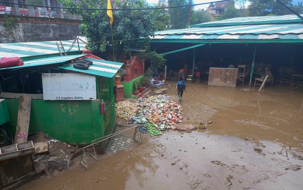 बाढीले बल्खु तरकारी बजारमा तीन करोडको क्षति