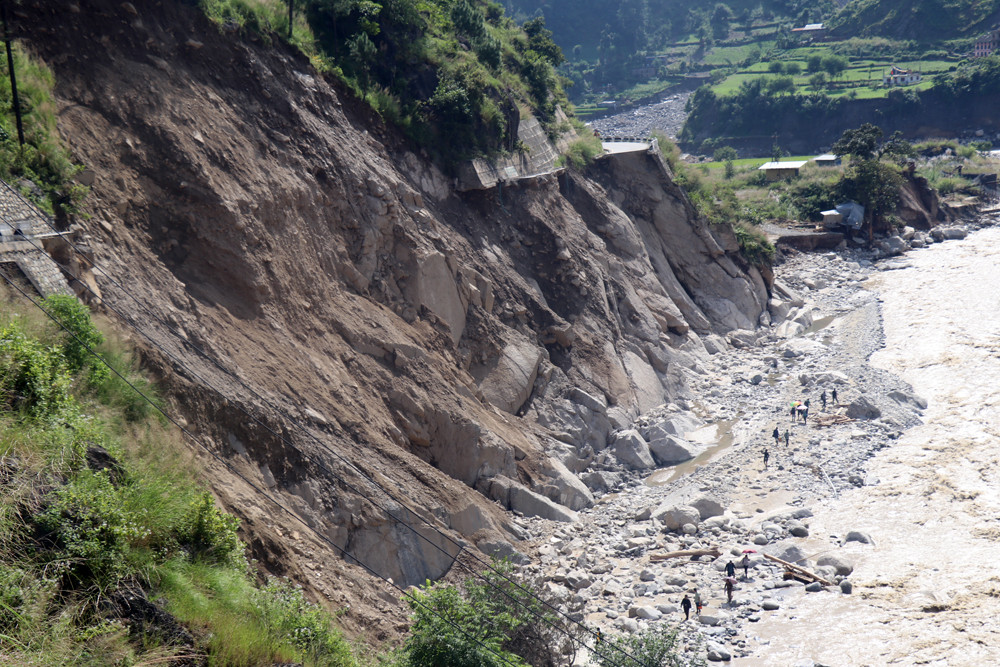 क्षतिग्रस्त बीपी राजमार्ग : पुनर्निर्माणका लागि जाइकाको निर्णय कुर्दै डिभिजन सडक