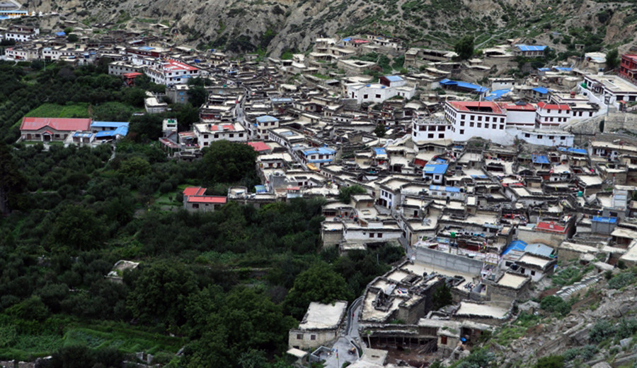 मुस्ताङको मार्फामा पदमार्ग निर्माण