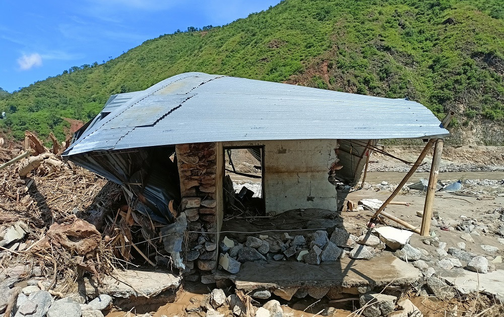 बाढीपहिरोमा परेर २ सय ४४ जनाको मृत्यु, १९ जना अझै बेपत्ता