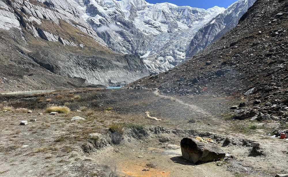 पर्यटक आगमन बढ्न थालेसँगै पदमार्ग र अन्नपूर्ण आधार शिविरमा सरसफाइ