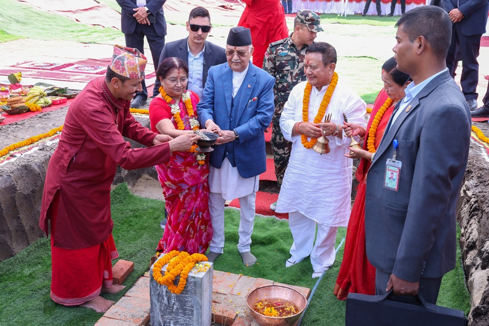 व्यवसायी मीनबहादुरले दिएको जग्गामा प्रधानमन्त्री ओलीले गरे एमालेको केन्द्रीय कार्यालय शिलान्यास