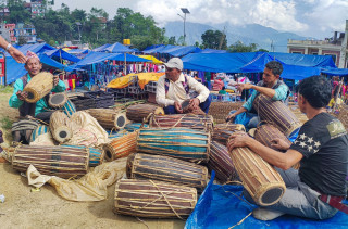 सङ्खुवासभामा मादलको व्यापार घट्दो