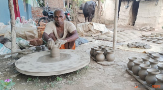 माटोका भाडाले मूल्य पाउन छाडेपछि पुर्खौँदेखि परिवारको सहारा बनेको पेसा धान्नै मुस्किल