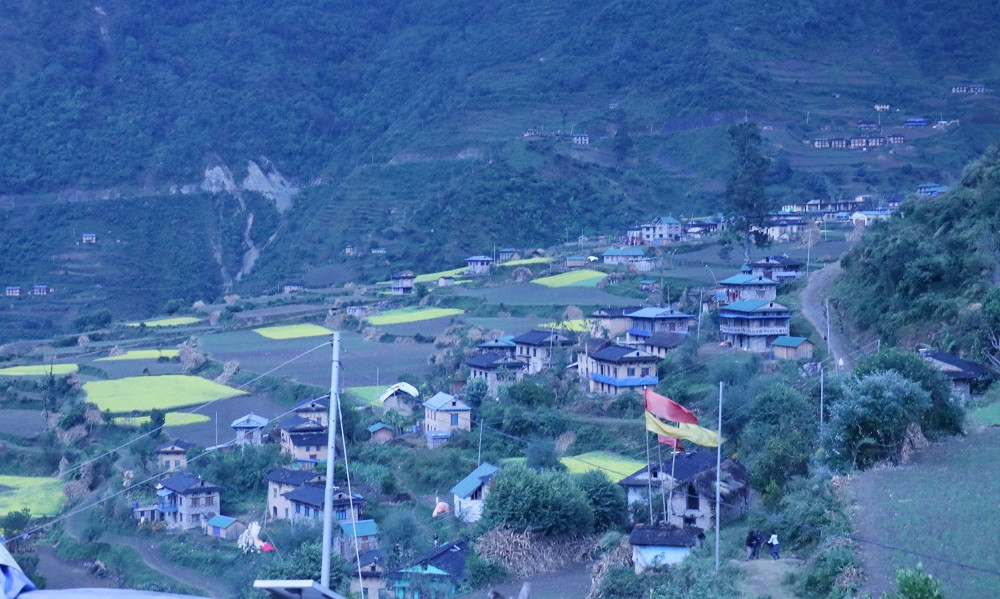 गाउँ छोड्दै युवा, बाझिँदै जमिन