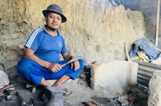 सन्तोषलाई पुर्ख्यौली पेसा नै प्यारो, राम्रो छ आम्दानी