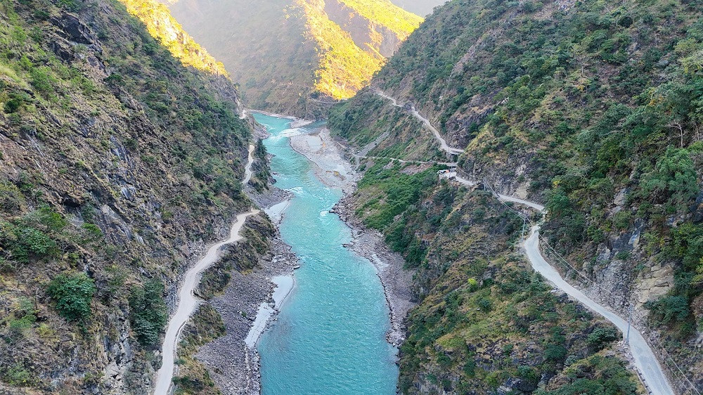 कर्णाली करिडोरको खच्चा सडक चार दिनदेखि अवरुद्ध