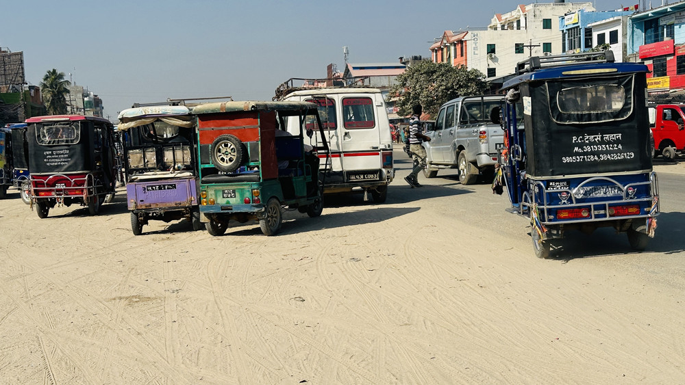 लहानमा अटो रिक्साको संख्या वृद्धि हुन थालेपछि ट्राफिक व्यवस्थापनमा समस्या