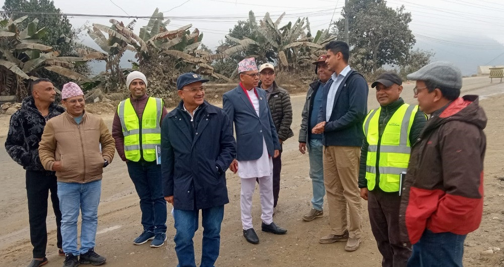 नागढुंगा-नौबिसे-मुग्लिन सडकमा मन्त्री दाहालको ताकेता, नतिजा देखिनेगरी काम गर्न निर्देशन