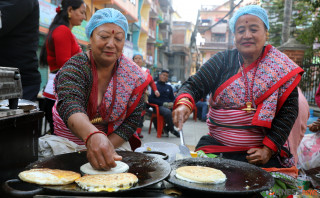 व्यापारमा स्वादको रैथाने ज्ञान : टोखा सडकमा नेवा: खाजा [तस्बिरहरू]