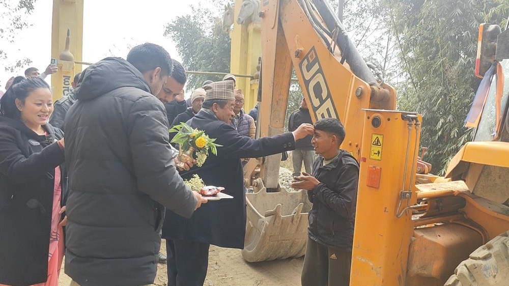 दूधकोशी-चुहार-फलामढुंगा-घोडेटार सडक कालोपत्र सुरु, ७२ करोड ९८ लाख रुपैयाँ लाग्ने