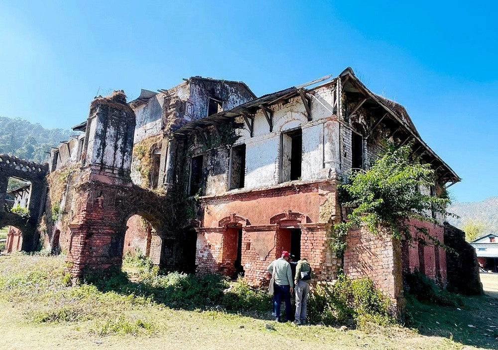 जीर्ण गर्भादरबार