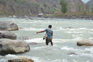 वन क्षेत्रबाट विस्थापित हुँदै आदिवासी समुदाय