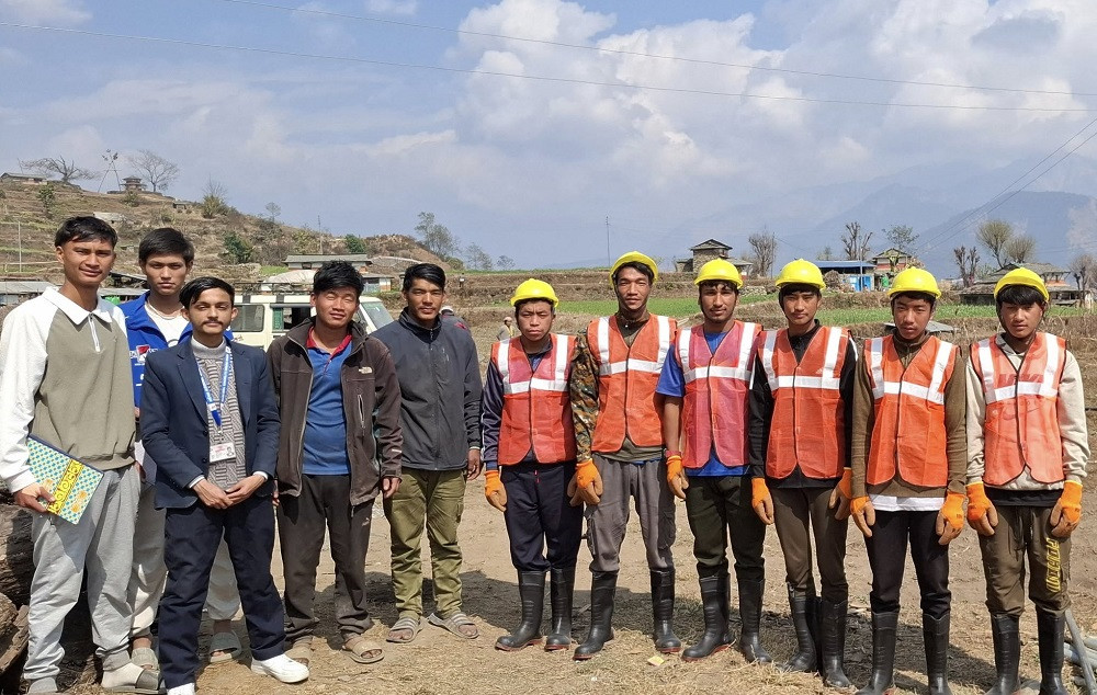 मालिकामा प्रधानमन्त्री रोजगार कार्यक्रमअन्तर्गत १४ योजना सञ्चालनमा, सहभागीलाई सुरक्षा सामग्री वितरण